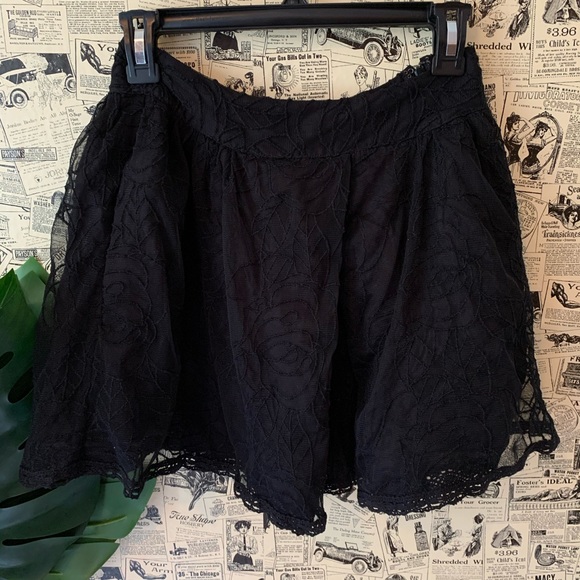 Free People Dresses & Skirts - Free People Black Skirt Lined SZ XS Floral